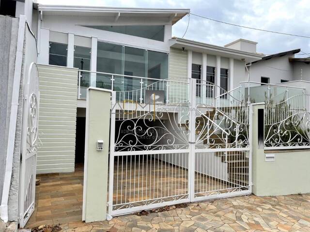 Casa para Venda em Botucatu - 2