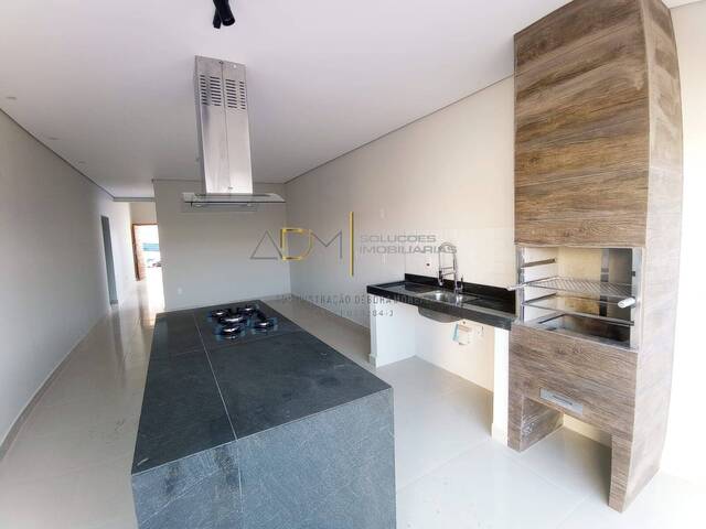 Casa para Venda em Botucatu - 2