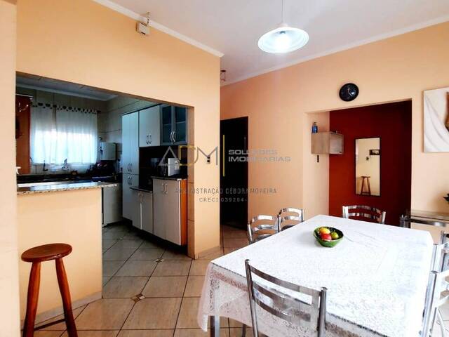 Casa para Venda em Botucatu - 2