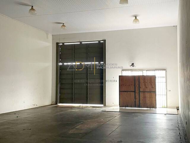 Barracão para Venda em Botucatu - 2