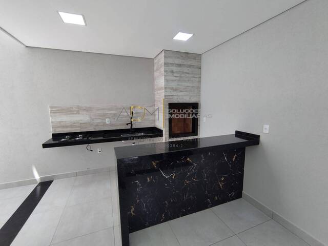 Casa para Venda em Botucatu - 3