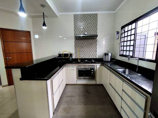 Casa para Venda em Botucatu - 5