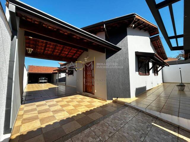 Casa para Venda em Botucatu - 3