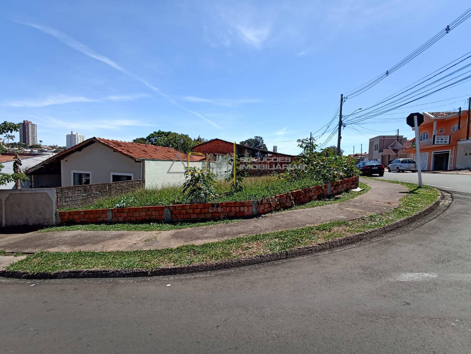Terreno de esquina no Jardim Palos Verdes em Botucatu-SP