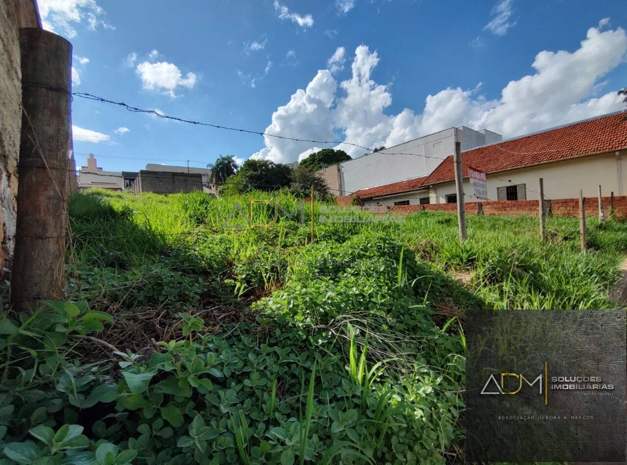 Terreno á venda no Centro com 1.040 m² em Botucatu-SP