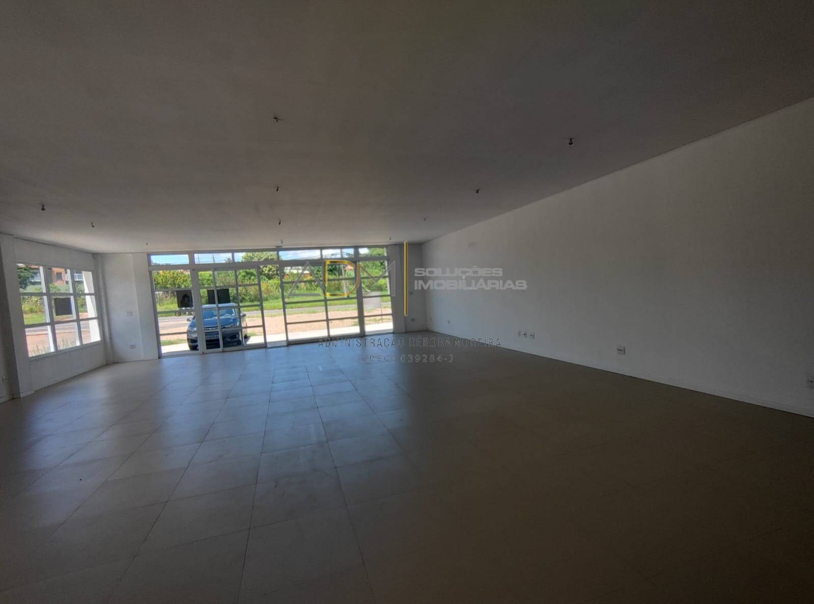 Sala comercial disponível pra locação na AV. Gastão Dal Farra em Botucatu-S