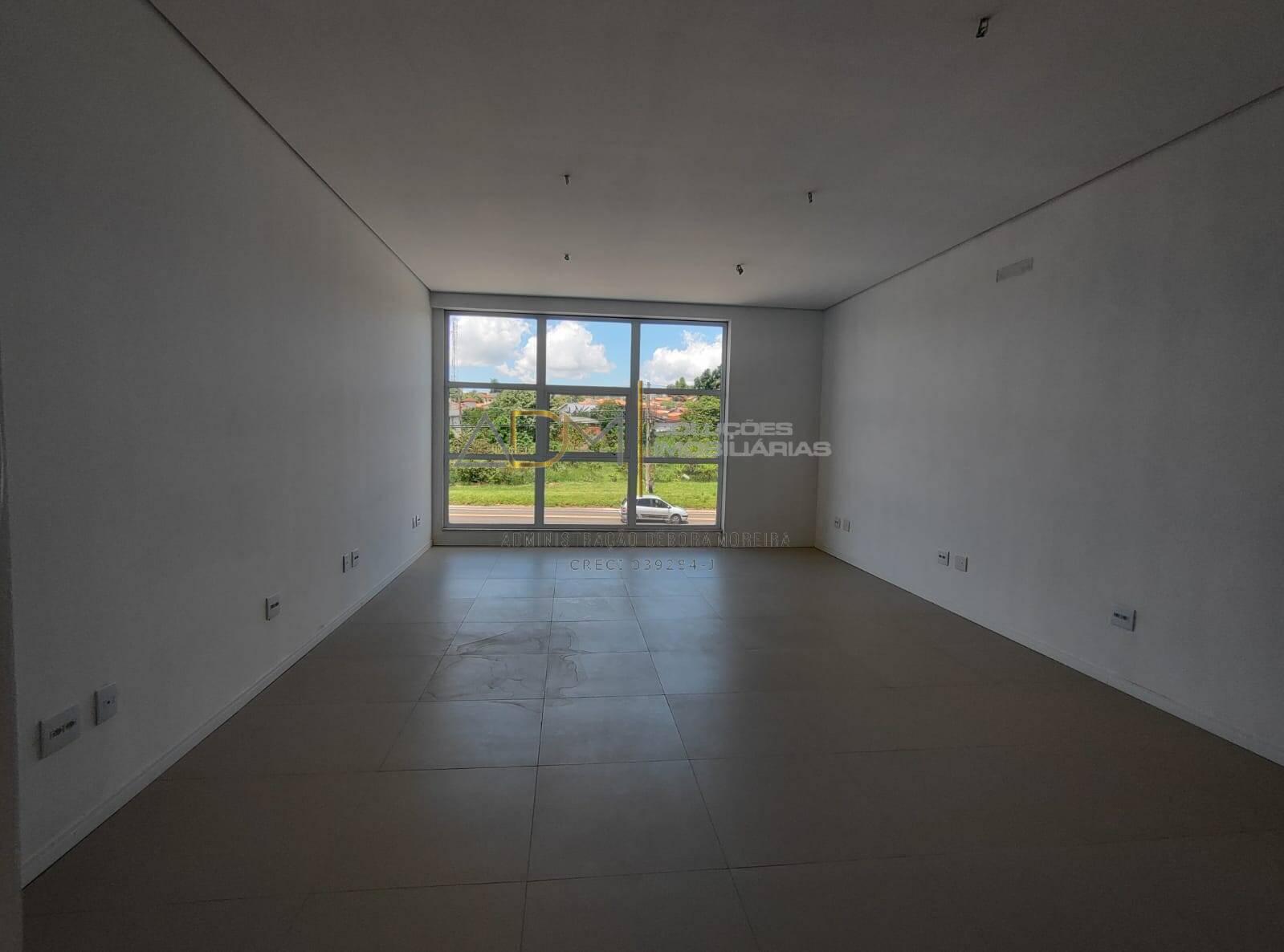 Sala comercial disponível pra locação na Av. Gastão Dal Farra em Botucatu