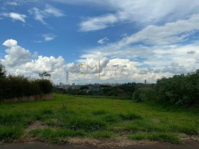Terreno negativo, com linda vista no Condomínio Vale do Sol em Botucatu-SP