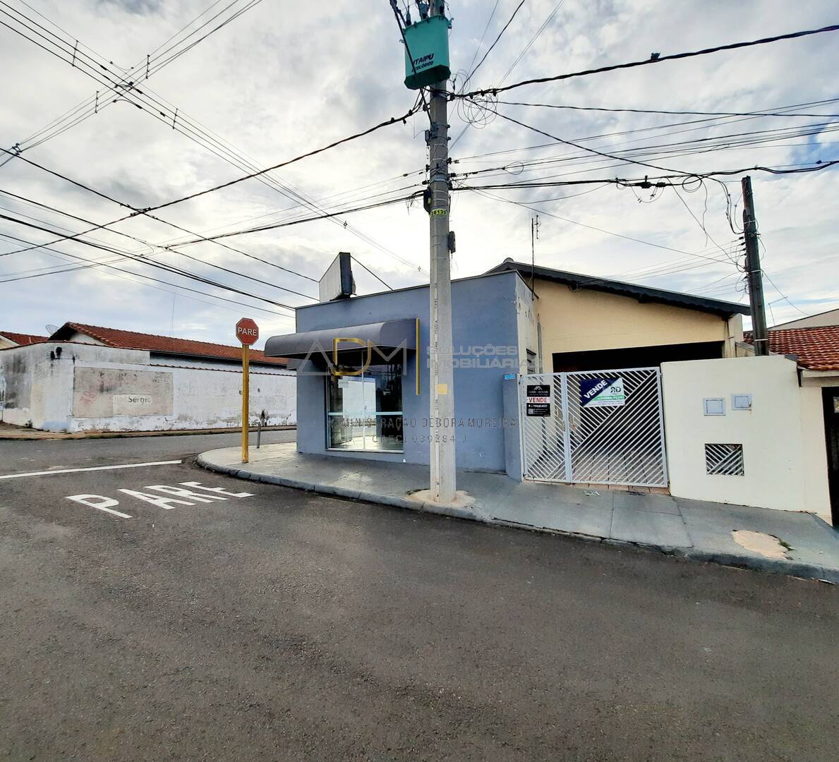 Imóvel c/ casa e ponto comercial, de esquina em Botucatu-SP