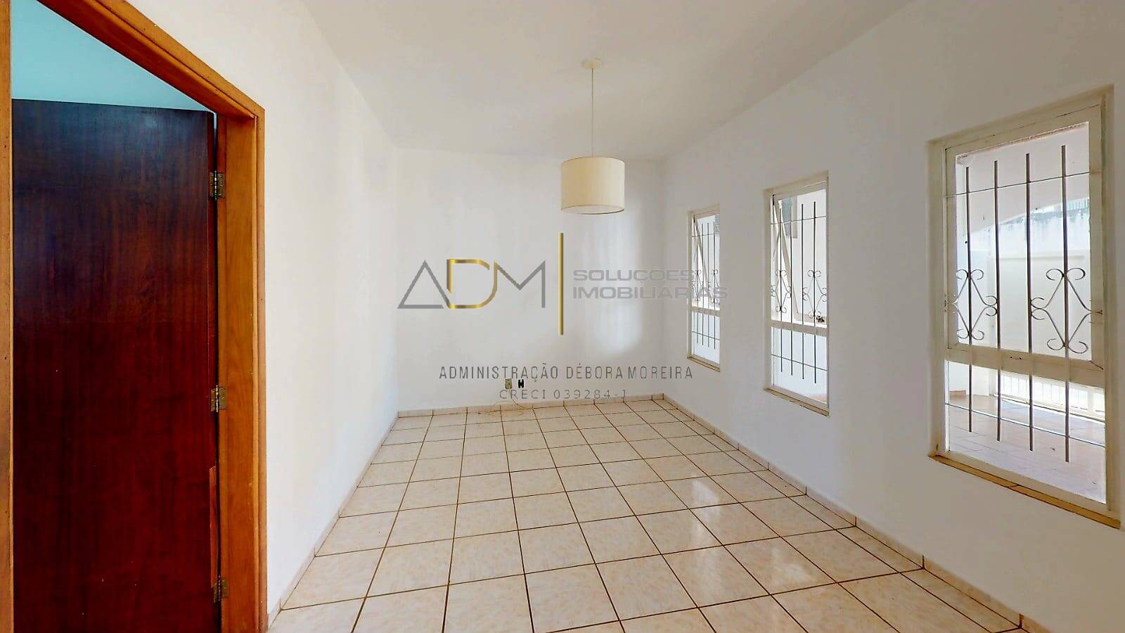 Casa com Ponto Comercial, à Venda na Vila Assunção em Botucatu-SP