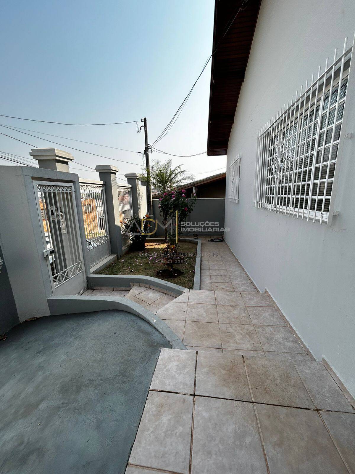 Casa à venda com 4 dorms, no Bairro Alto, próximo ao Centro de Botucatu