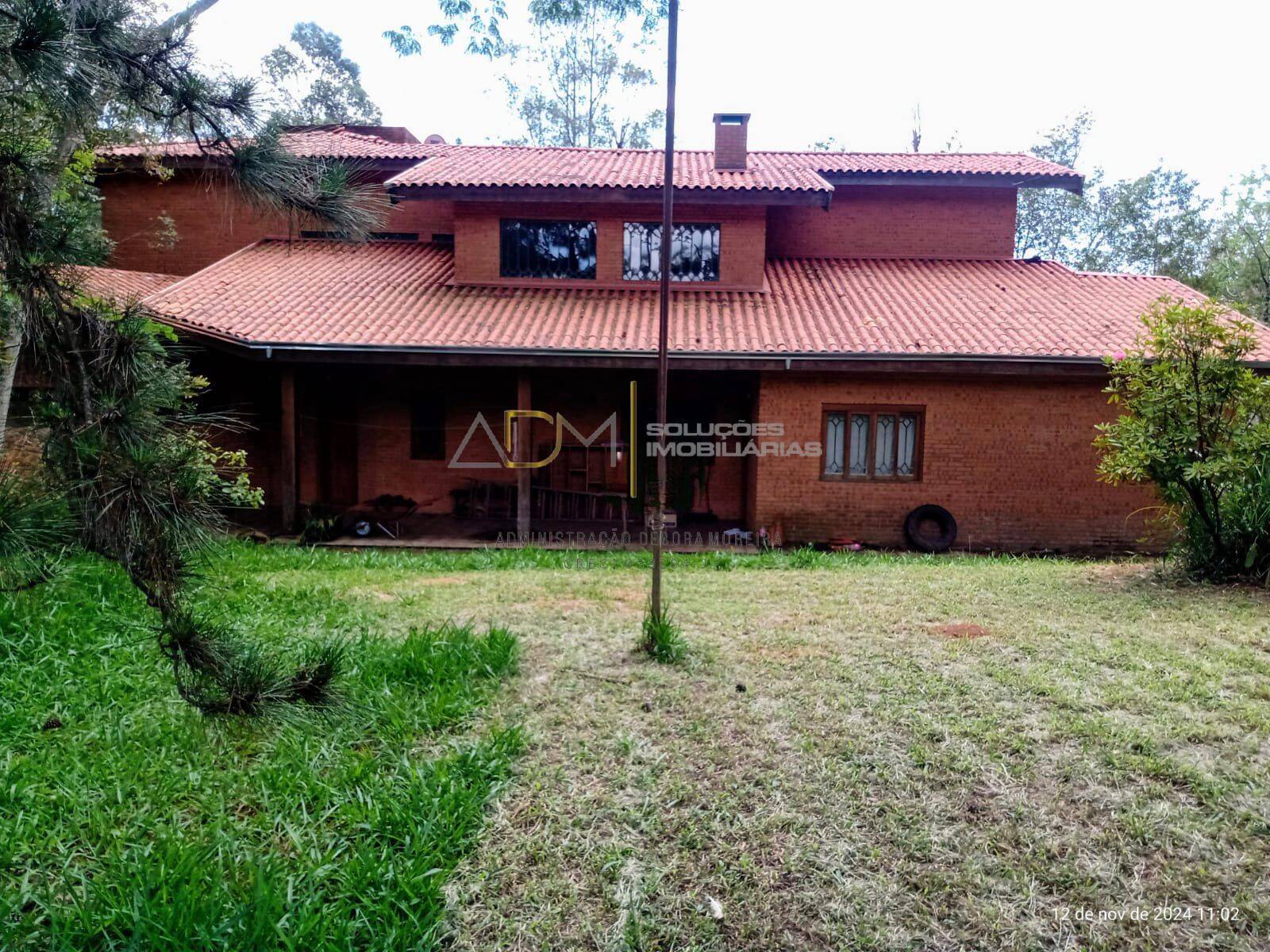 Casa à venda com 3 suítes e lareira em condomínio na Demétria em Botucatu