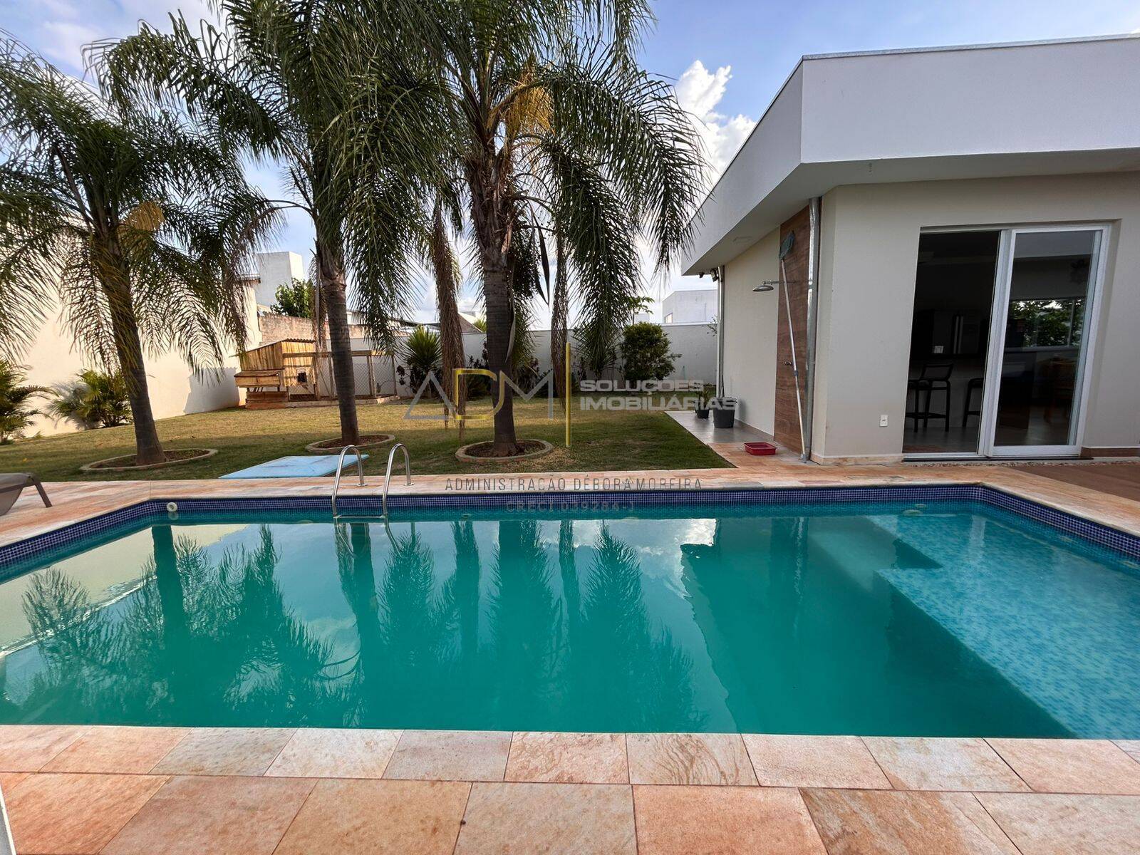 Casa belíssima com piscina no Residencial Laguna em Botucatu-SP