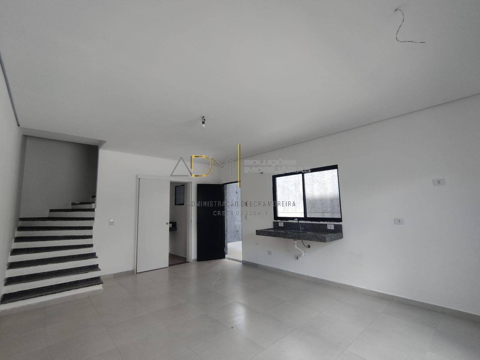 Sobrado com 2 suítes em um condomínio fechado no Jardim Ypyranga